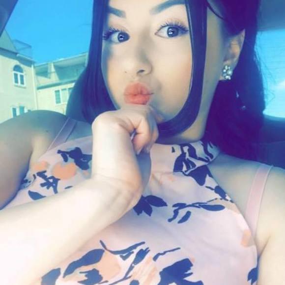 Meet your Posher, Evee - Picture 1 of 1